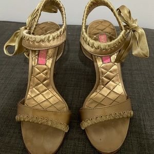 Betsy Johnson gold ribbon toe satin heel